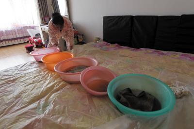 遵义楼上漏水，住户失联，小区没物管，业主维权难！律师来支招……